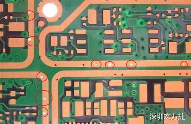 防止PCB過(guò)波峰焊時(shí)錫從導(dǎo)通孔貫穿元件面造成短路;特別是我們把過(guò)孔放在BGA焊盤(pán)上時(shí),就必須先做塞孔,再鍍金處理,便于BGA的焊接。